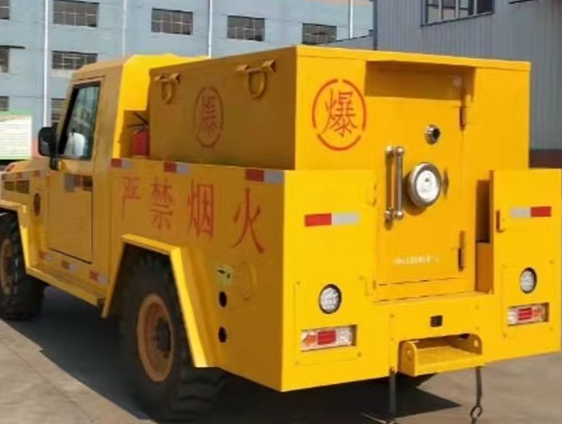 天峨凯龙爆破器材运输车：保障爆破任务的安全运行